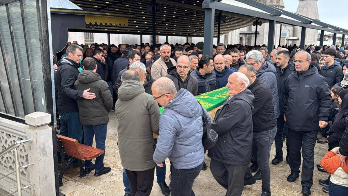 Öğretmen Mesut Sarıboğa halı sahada kalp krizi geçirdi