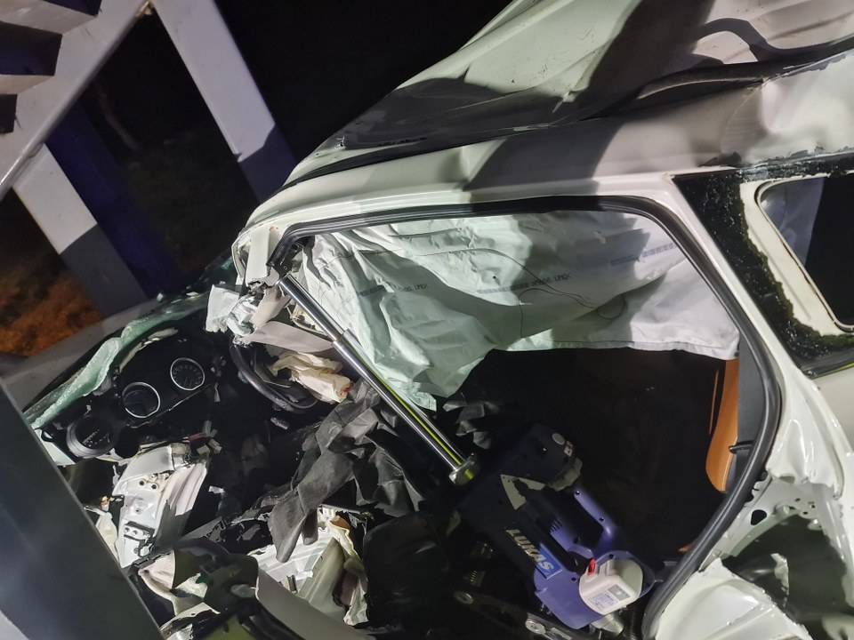 Önce bariyerlere sonra merdivenlere çarptı! 1 ölü, 1 ağır yaralı