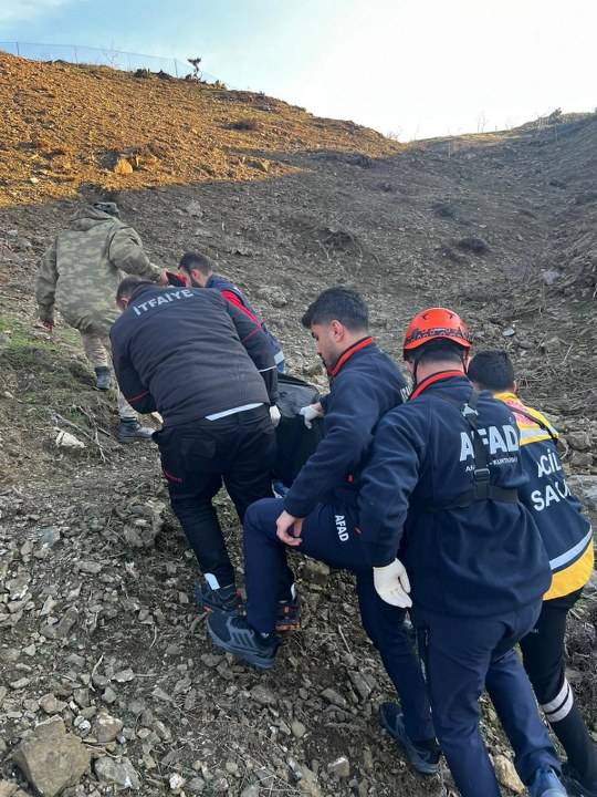 Otomobil şarampole uçtu! 1 ölü, 1 yaralı