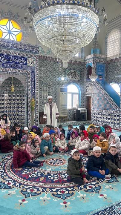 Samsun Ayşe Genç Kızılay Anaokulu minikleri camide