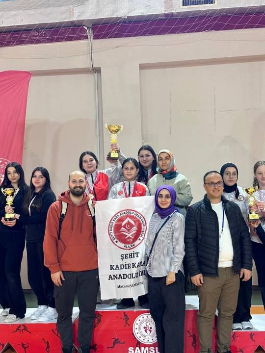 Samsun'da Şehit Kadir Kara AİHL, Floor Curling müsabakalarında birinci oldu