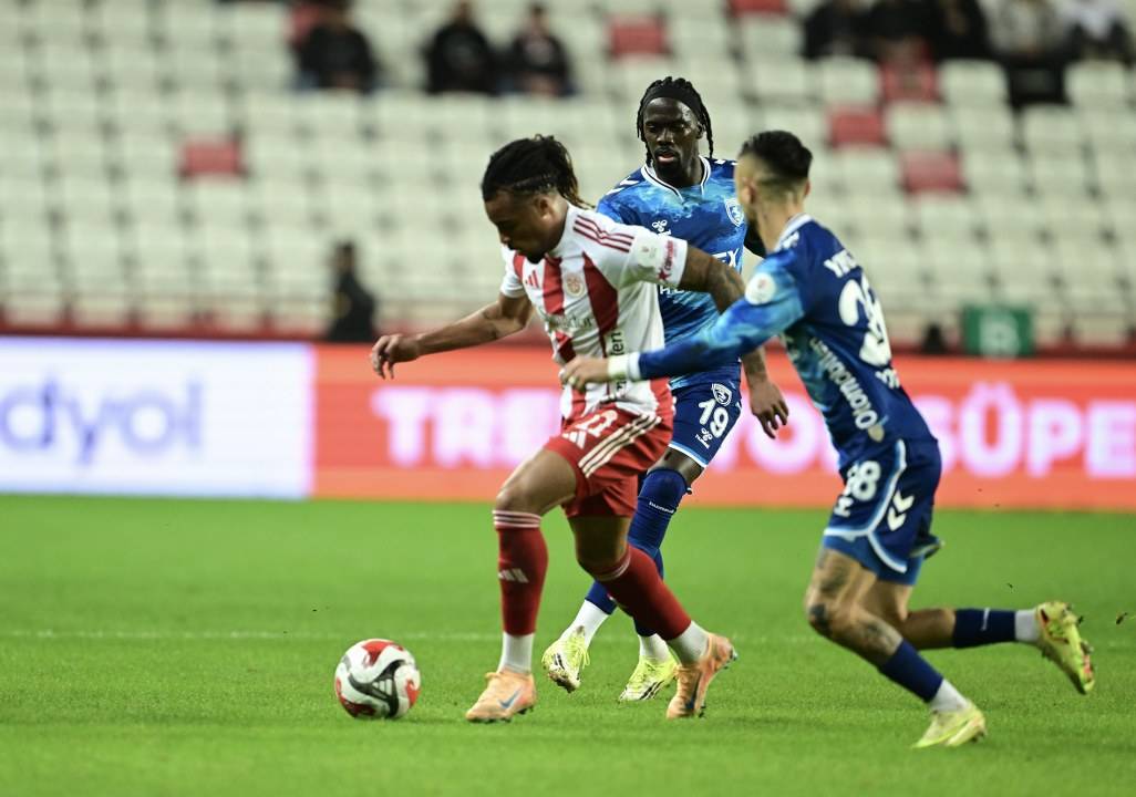 Samsunspor Antalyaspor'a deplasmanda mağlup oldu