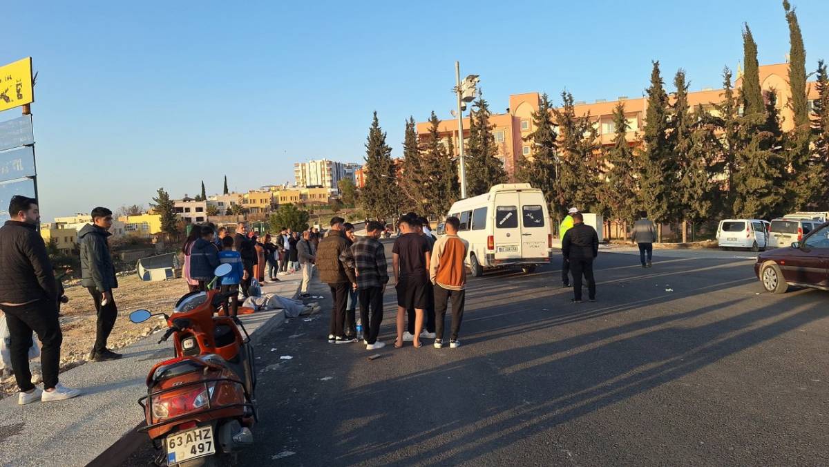 Tarım işçilerini taşıyan minibüs kaza yaptı! 15 yaralı