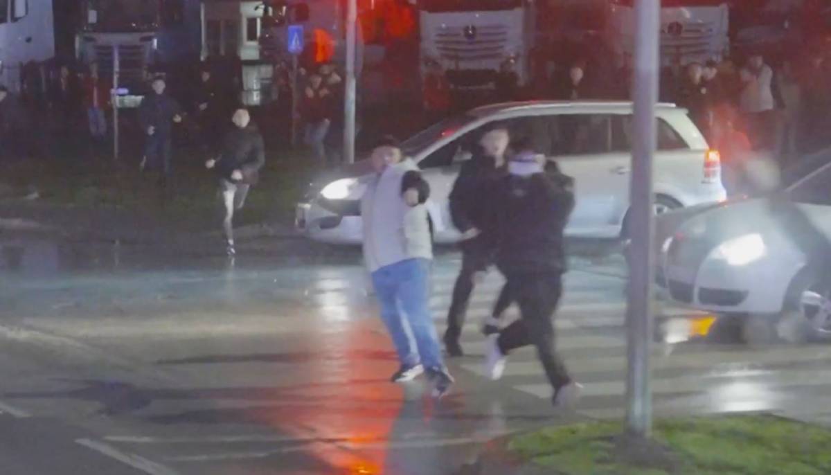 Samsun'da Trabzonspor’un takım otobüsüne saldırı anları kamerada