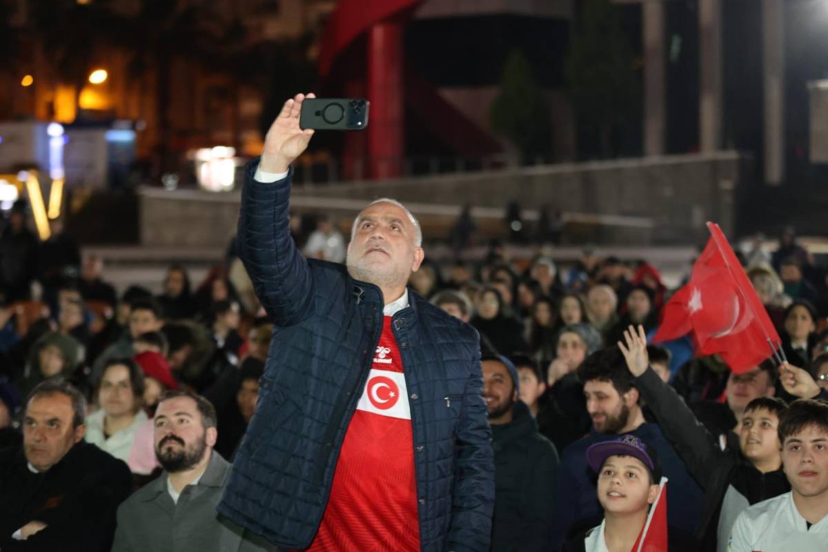 Canik'te Milli Maç heyecanı dev ekranla paylaşıldı