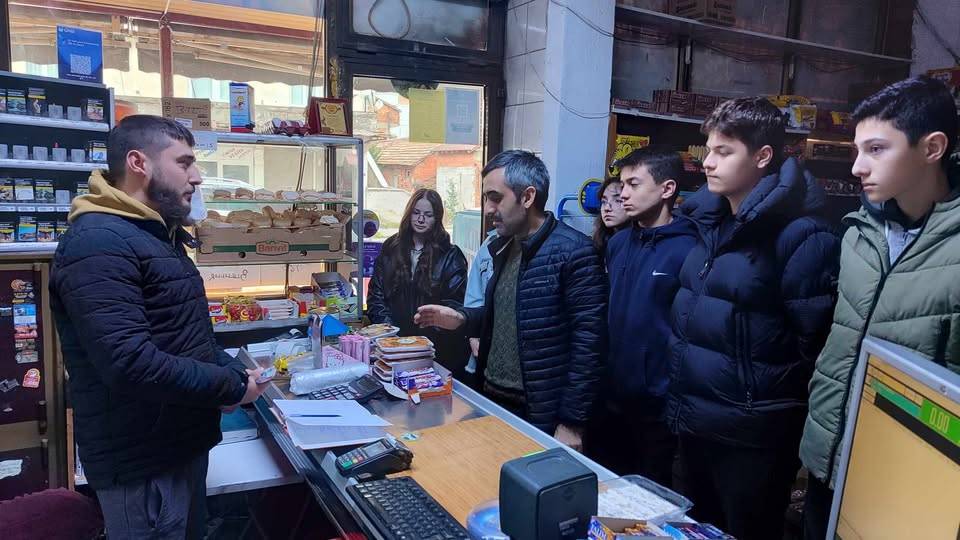 Samsun'da lise öğrencileri veresiye borçlarını ödedi