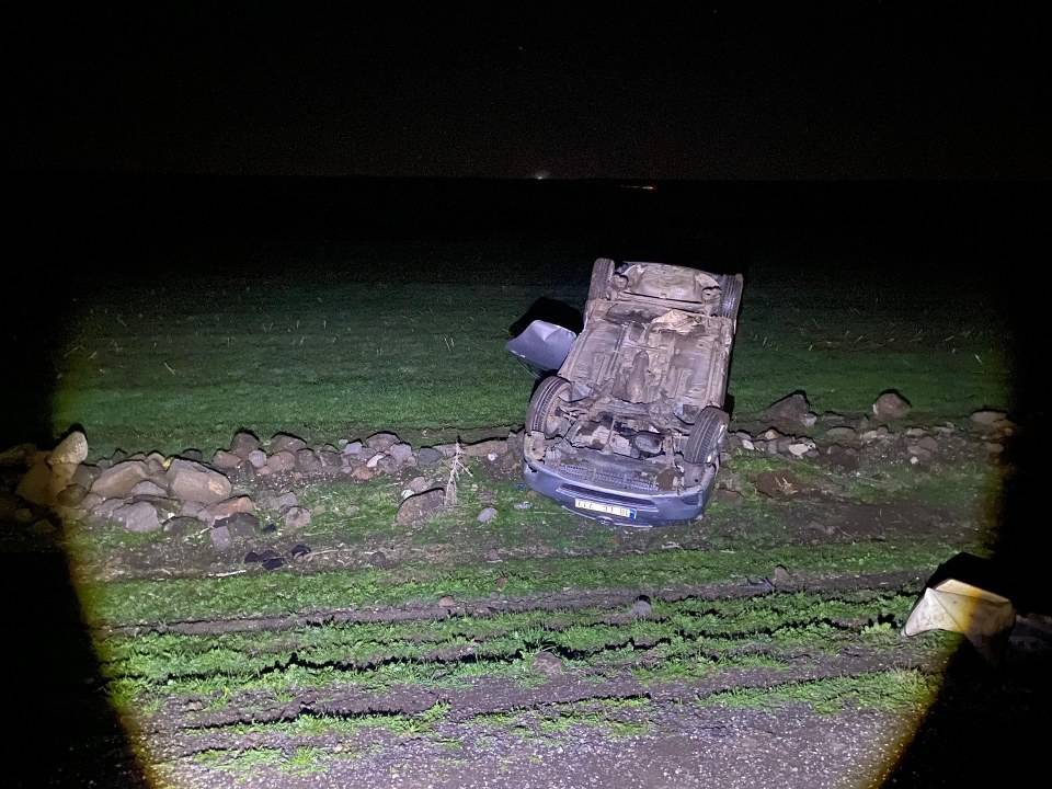 Araç yoldan çıktı! Aynı aileden 5 kişi kazada yaralandı