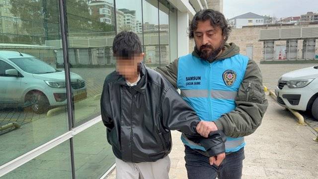 Samsun'da yan baktın kavgası! 17 yaşındaki çocuk boynundan bıçaklandı