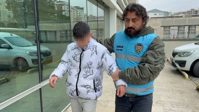 Samsun'da yan baktın kavgası! 17 yaşındaki çocuk boynundan bıçaklandı