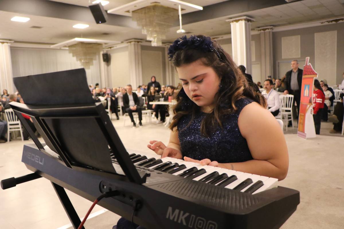 Samsun’da Down sendromlu çocuklardan semazen ve zeybek gösterisi