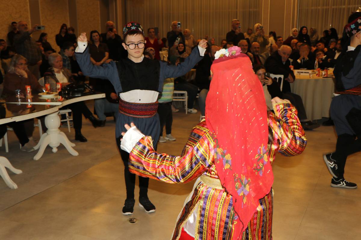 Samsun’da Down sendromlu çocuklardan semazen ve zeybek gösterisi