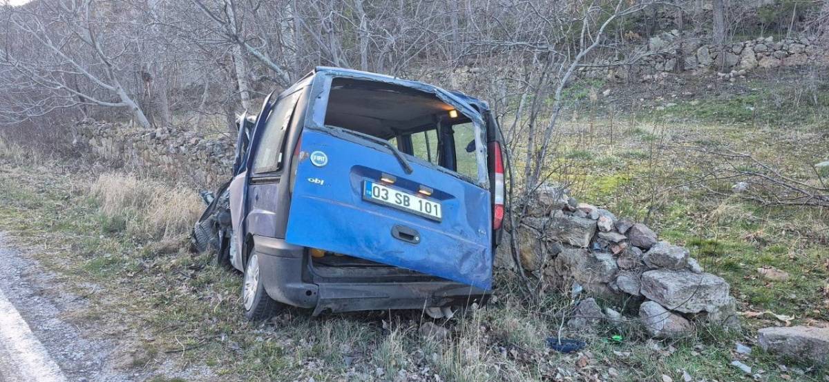 Feci kazada araç hurdaya döndü!  1 kişi öldü, bir kişi yaralandı