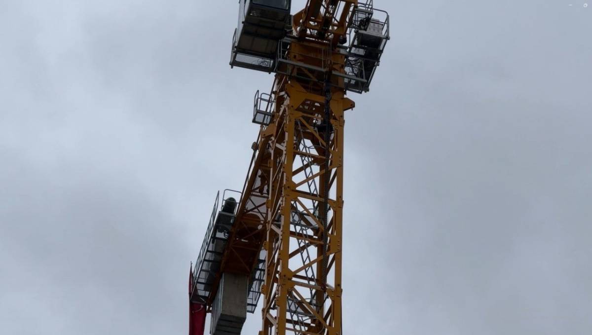 Paralarını alamadıklarını iddia eden işçiler intihara kalkıştı