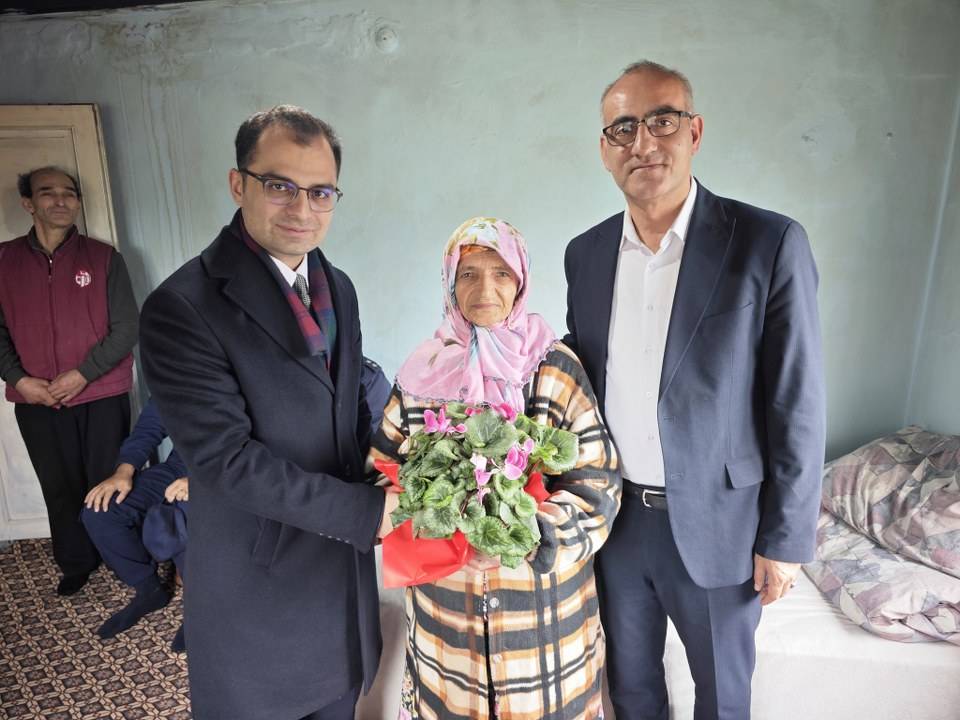 Samsun Yakaket'te yaşlılara anlamlı ziyaret