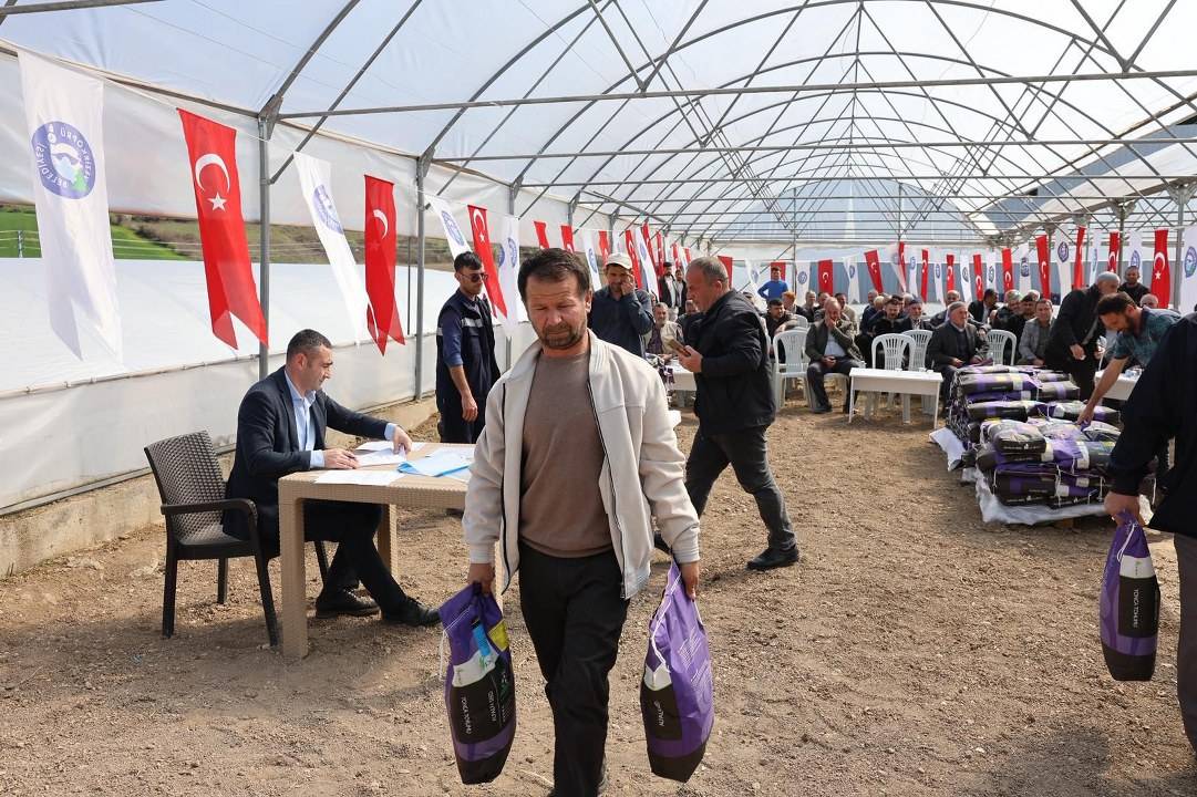 Samsun'da  çiftçilere yonca tohumu desteği