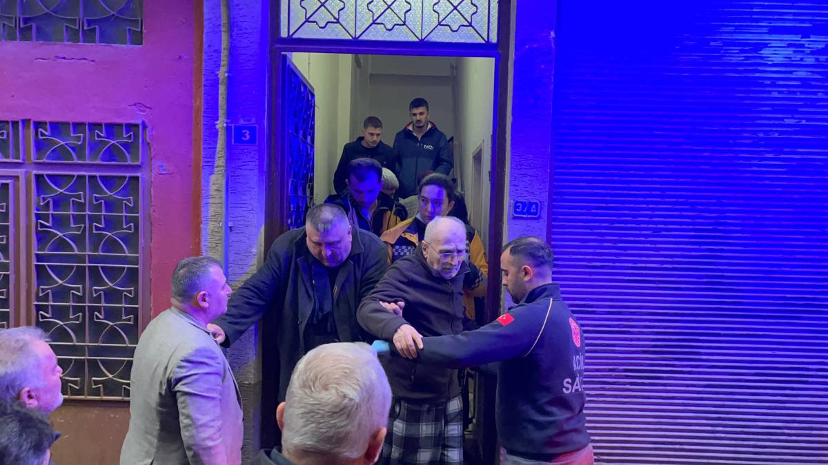 Samsun'da yaşlı adamın evinde yangın çıktı! 2 kişi dumandan etkilendi