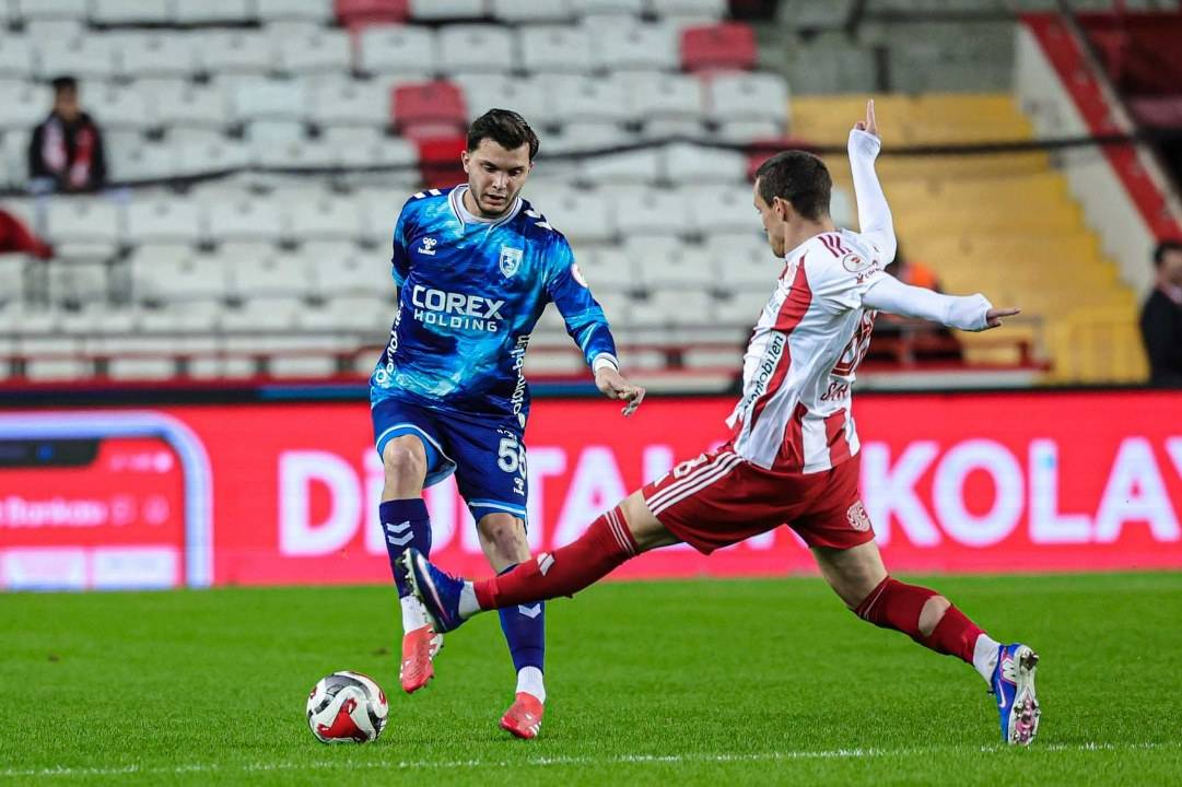 Samsunspor Antalyaspor maçının ilk yarı berabere bitti