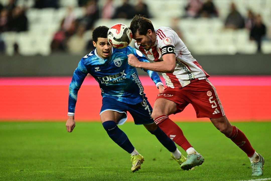 Samsunspor Antalyaspor'u yenerek Türkiye Kupası'nda çeyrek finale seri başı olarak çıktı