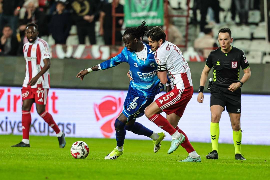 Samsunspor Antalyaspor'u yenerek Türkiye Kupası'nda çeyrek finale seri başı olarak çıktı