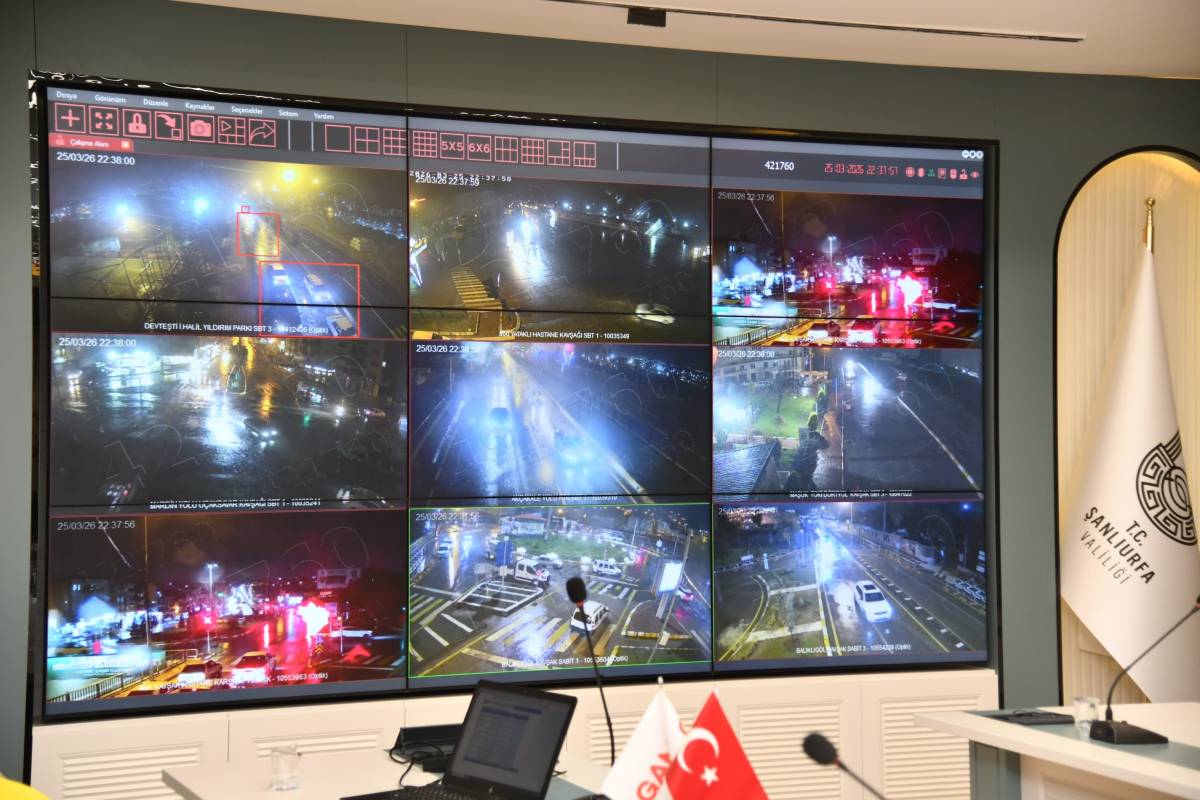 Sel felaketi! 10 kişilik aile mahsur kaldı