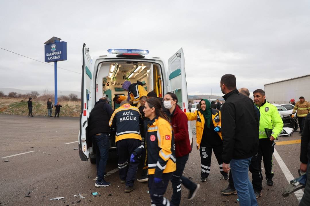 Zincirleme trafik kazası! Ölü ve yaralılar var