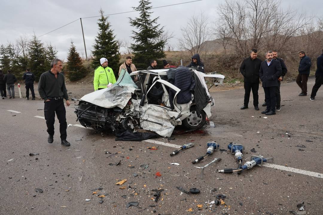 Zincirleme trafik kazası! Ölü ve yaralılar var