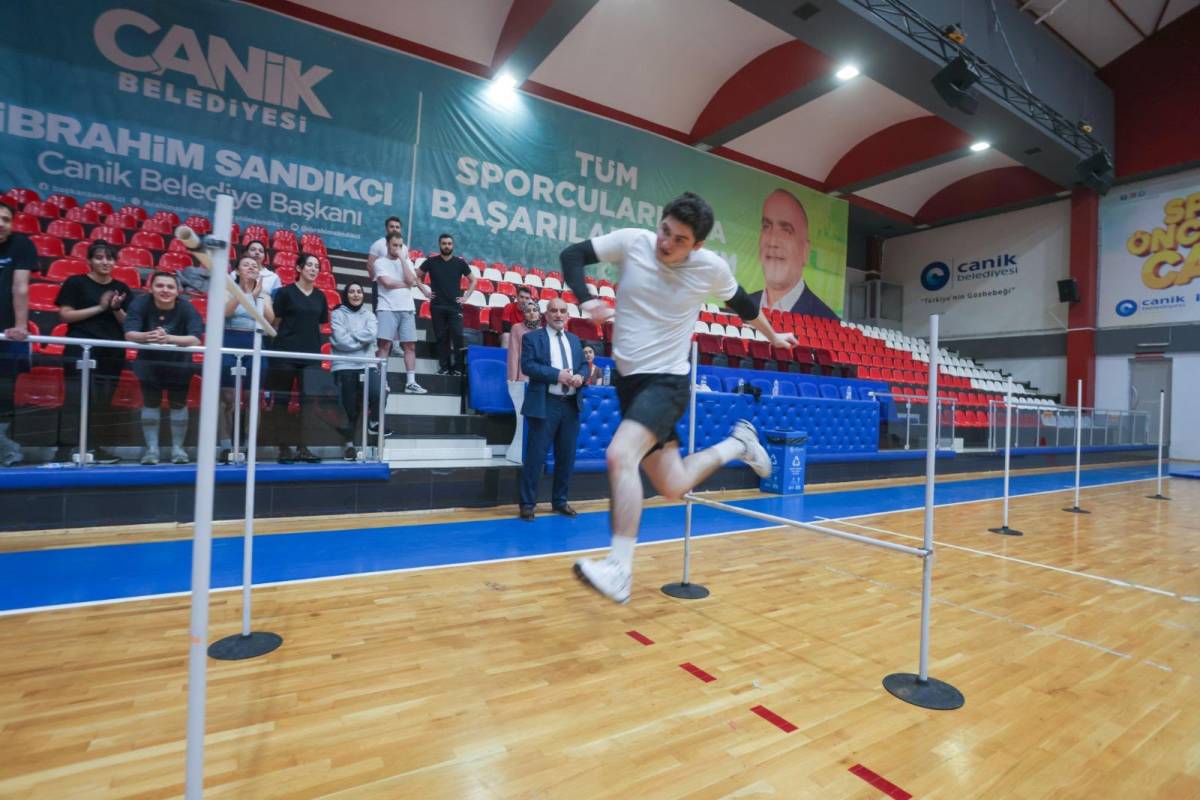 POMEM Adayları Canik'e Koştu: Gençlerin Durağı Canik Ücretsiz Akademiye Hazırlık Kursları Oldu