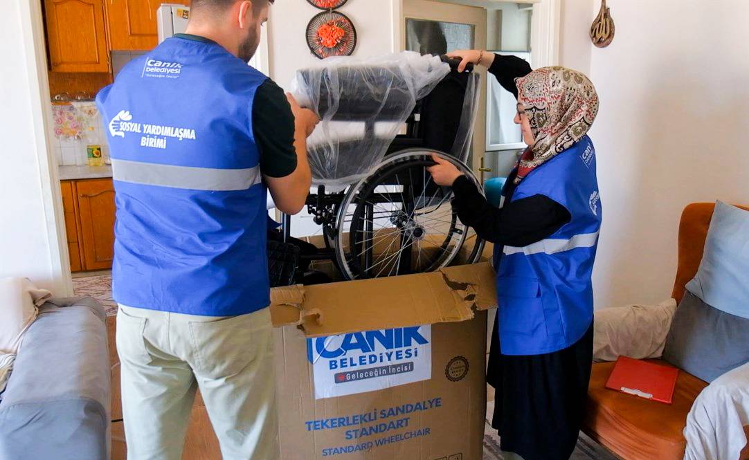 Canik Belediyesi kapı kapı gönüllere ulaşıyor