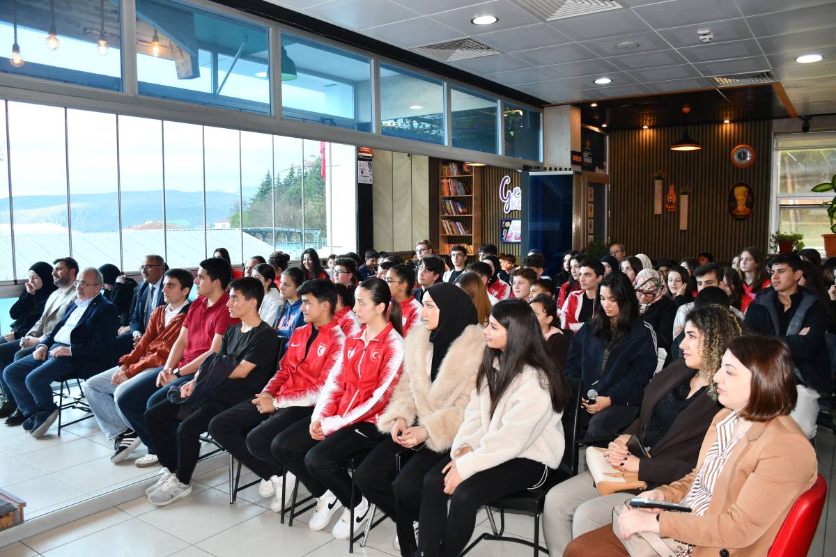 Çiğdem Karaaslan, Vezirköprü'de ziyaretlerde bulundu