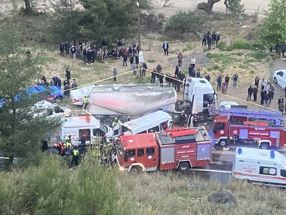 Antalya-Isparta karayolundaki feci kazada ölenlerin kimlikleri belli oldu