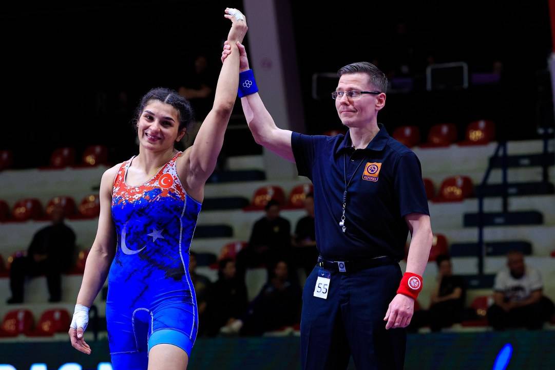 Avrupa Güreş Şampiyonası’nda  rakibi sakatlanan Nesrin Baş şampiyon oldu