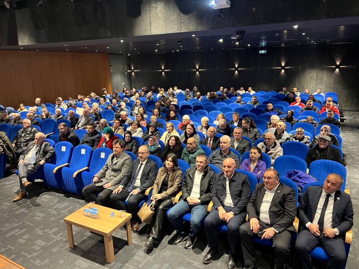 Balkan Türkleri Derneği’nde Adem Tuğral yeniden başkan seçildi