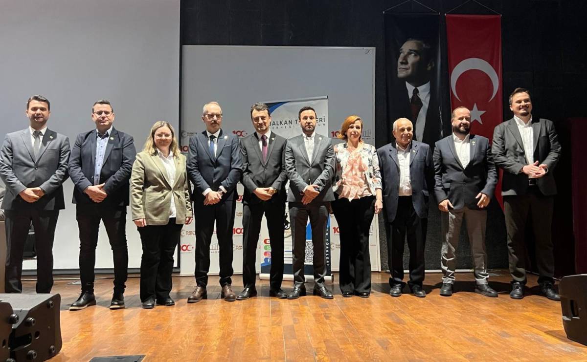 Balkan Türkleri Derneği’nde Adem Tuğral yeniden başkan seçildi