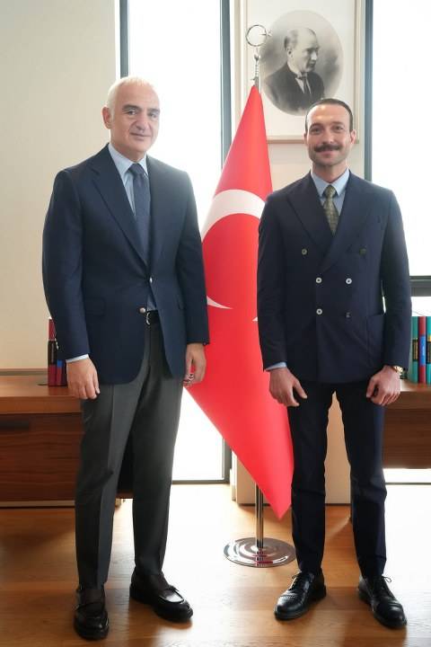 Bakan Ersoy'dan, oyuncu Görkem Sevindik'e destek