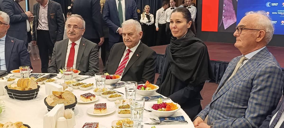 Binali Yıldırım Samsun'da sivil toplum kuruluşları buluşmasına katıldı