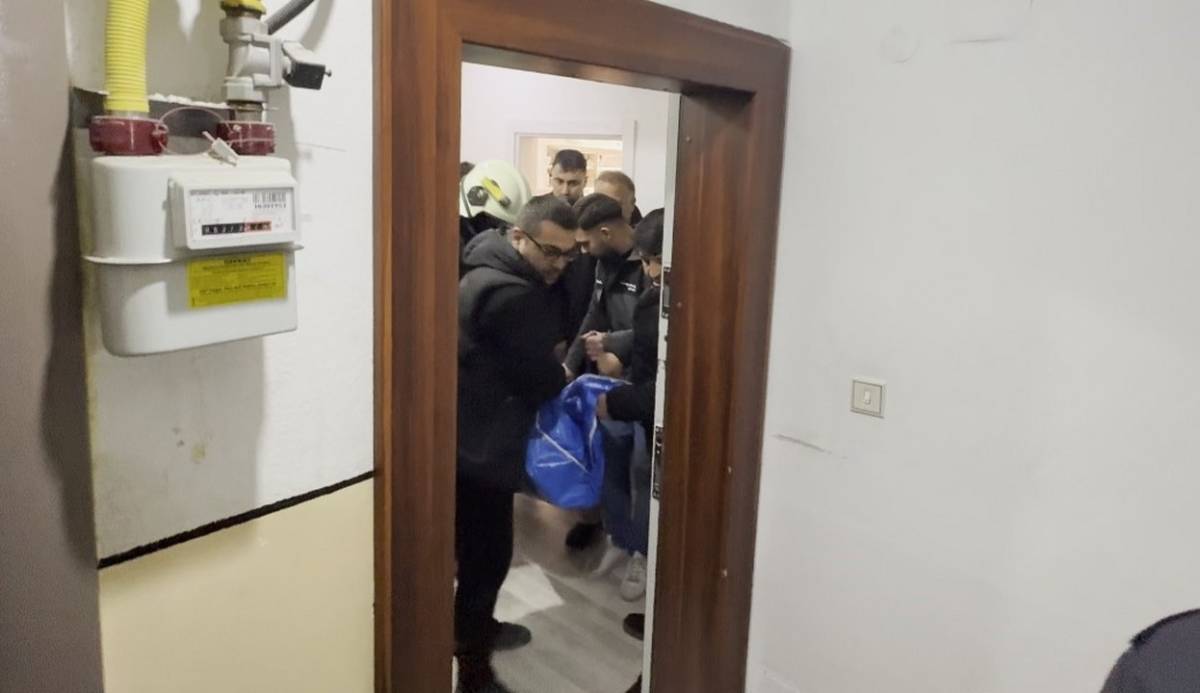 Çatıdan apartman boşluğuna düşerek öldü