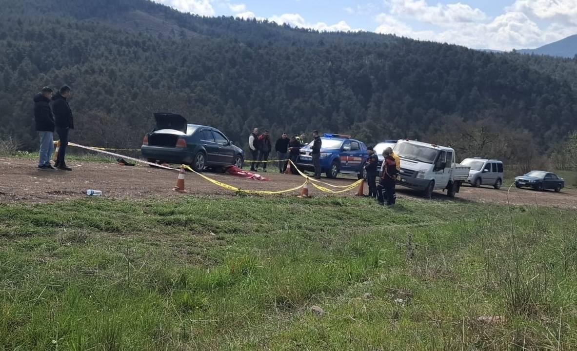 Feci ölüm! Tamir etmek istediği otomobilin altında can verdi