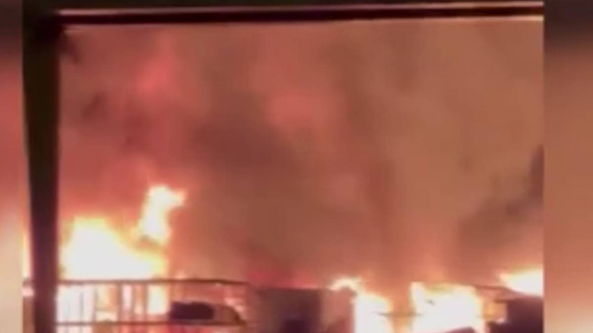 İstanbul polyester fabrikasında korkutan yangın!