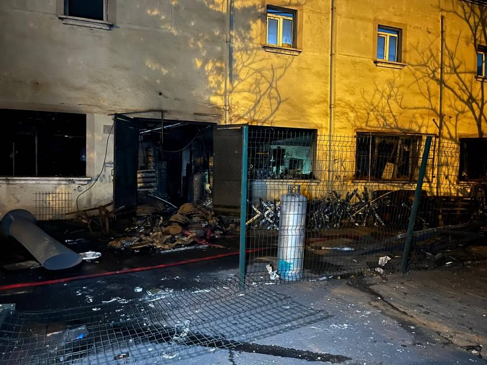İstanbul'da metal fabrikasında patlama!