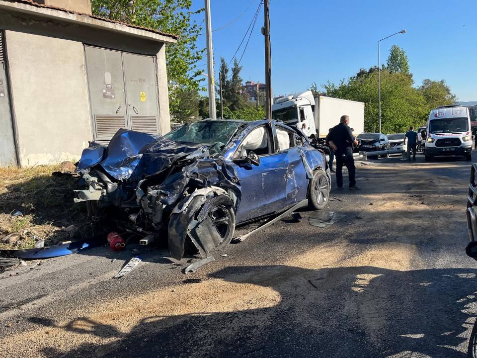 İzmir Bornova'da feci kazada 1 polis şehit oldu!