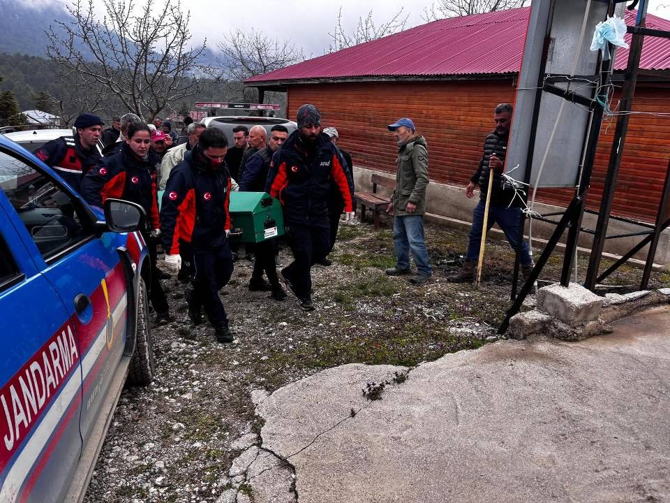 Kayıp olarak aranan kişinin cesedi tarlada bulundu
