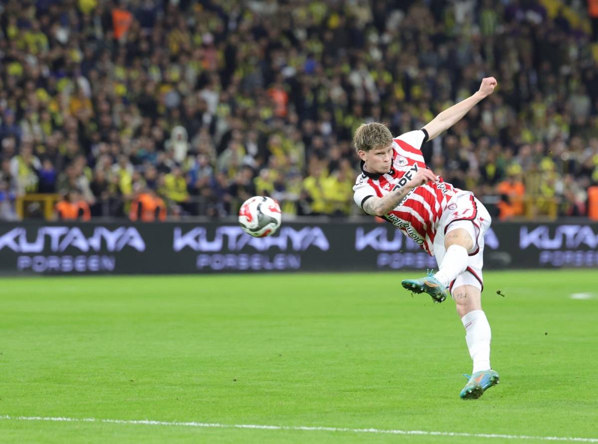 Logi Tomasson Çaykur Rizespor maçıyla takıma dönüyor