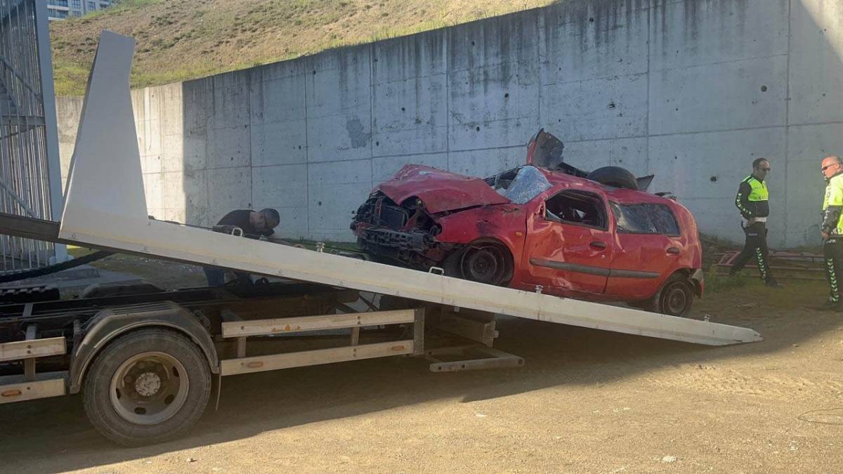 Otomobil virajı alamadı bahçeye uçtu! 1 yaralı