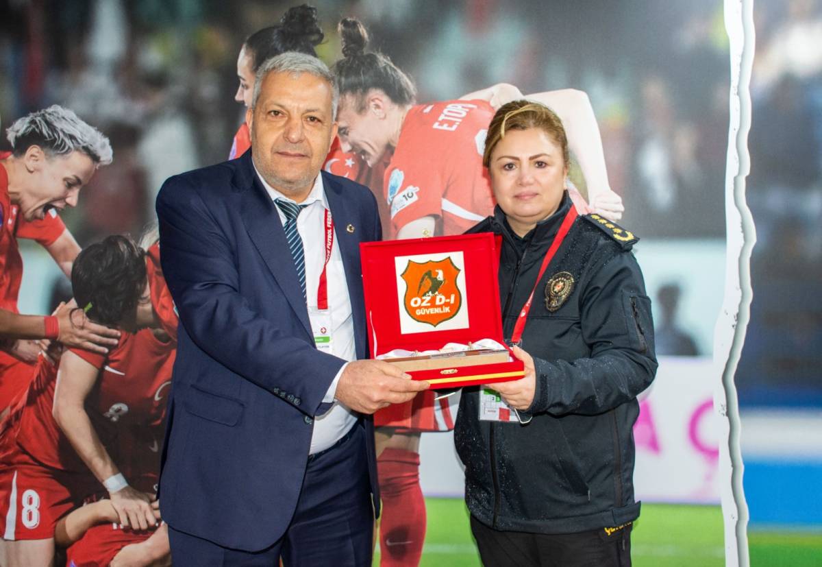 İlhan Yolaydın’dan Anlamlı Plaket Töreni