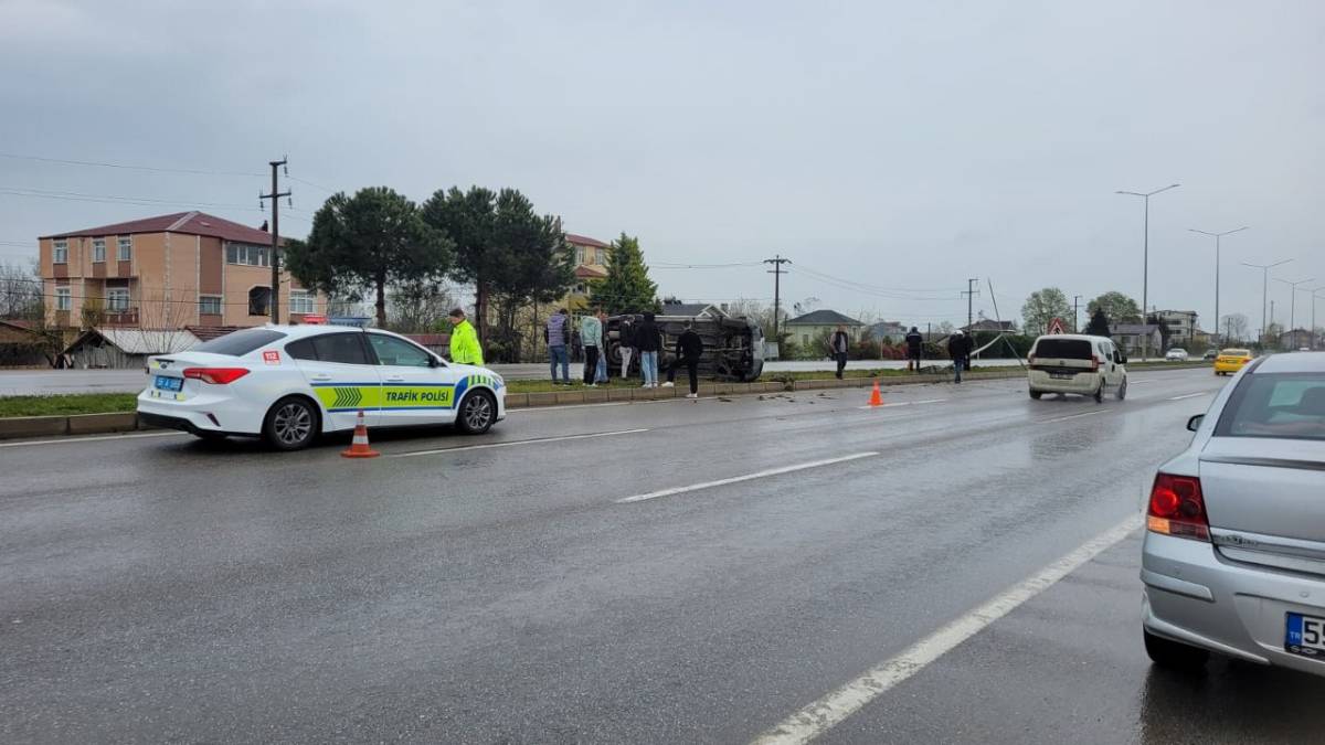 Samsun'da hafif ticari araç elektrik direğine çarptı!