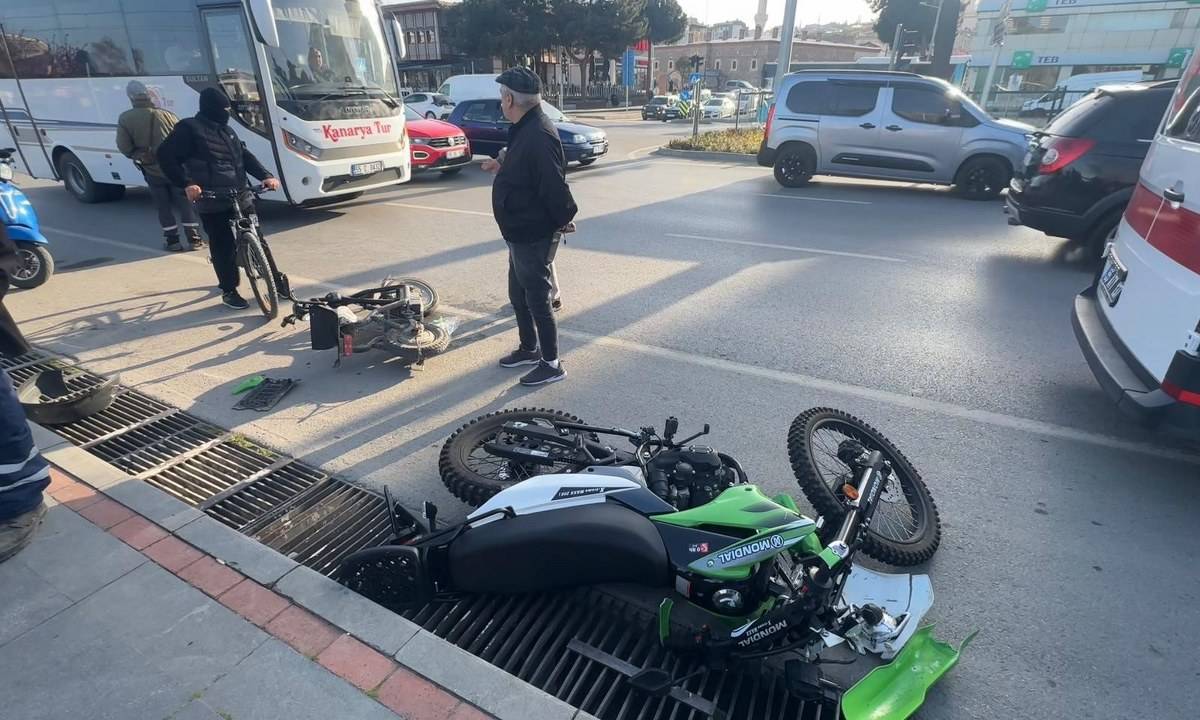 Samsun'da motosiklet elektrikli scooter ile çarpıştı! 2 yaralı