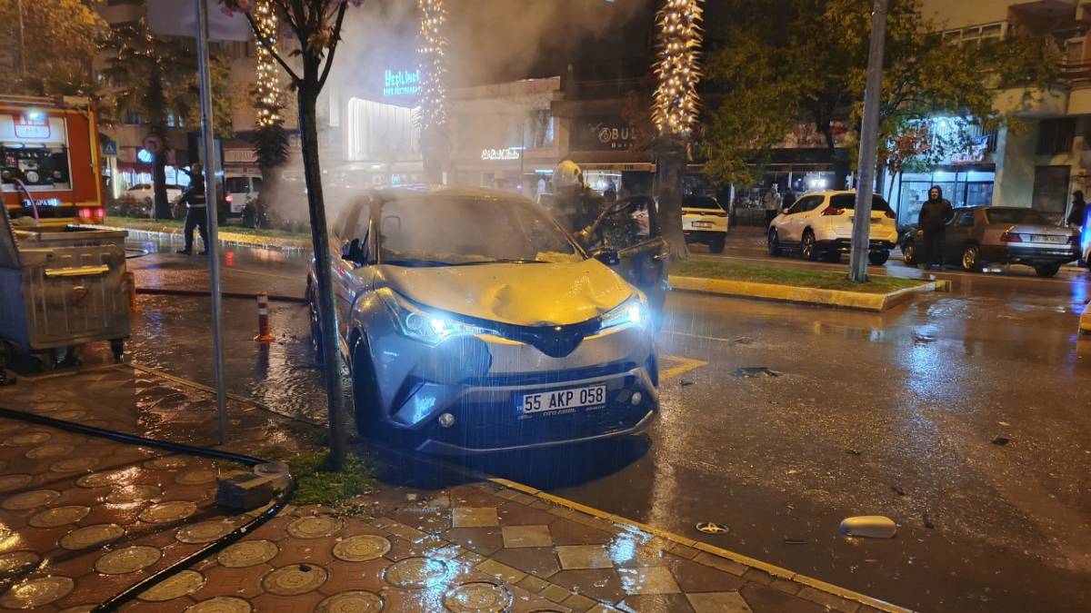 Samsun'da öfkeli evlat babasının aracını ateşe verdi