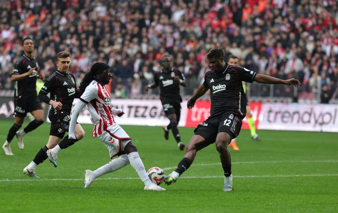Samsunspor Beşiktaş maçında 2. golü atan Tanguy Coulibaly, 