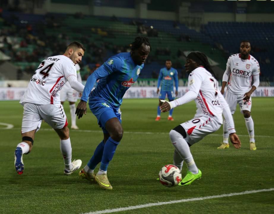 Samsunspor Rizespor deplasmanında ilk devre şok skor