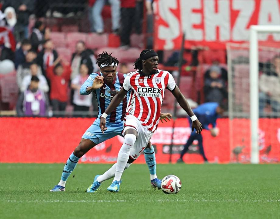 Samsunspor - Trabzonspor maçının ilk devresi golsüz sona erdi